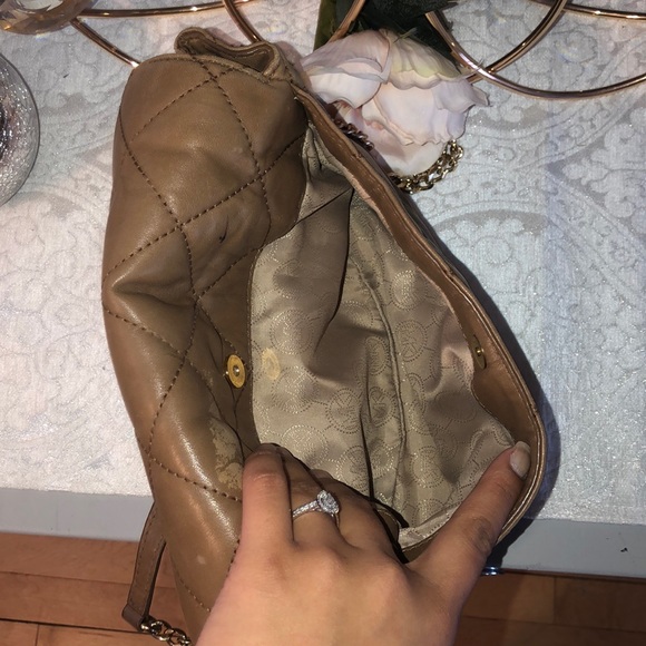 ✨MK Quilted Leather Handbag ✨ - Picture 5 of 7